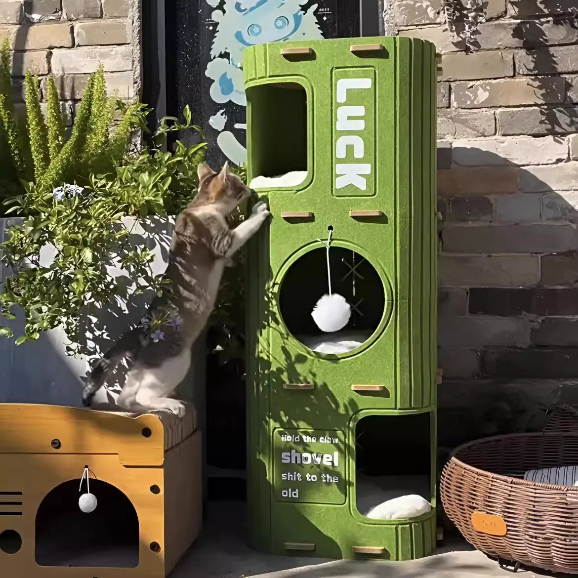 Closed Cat House with Scratching Post – Multi-level Stable Playground for Cats